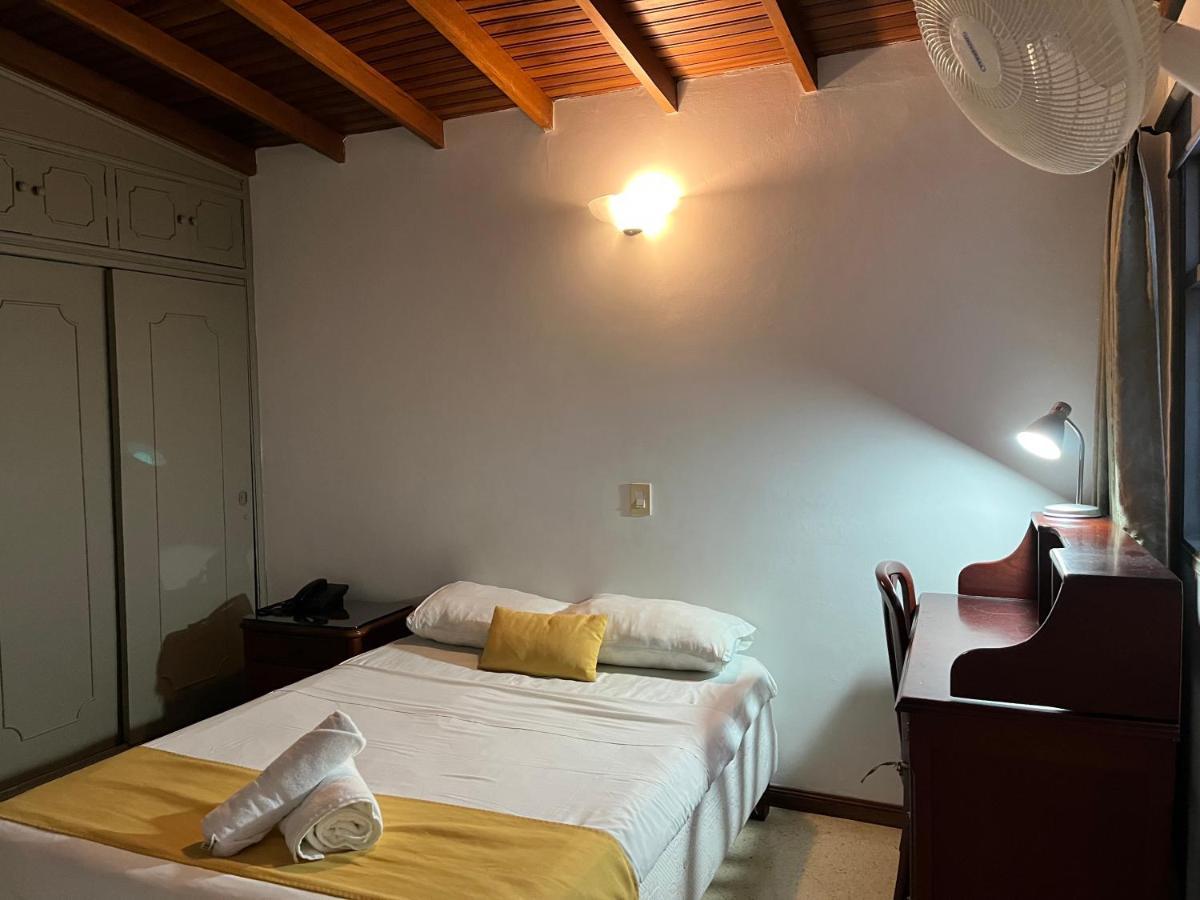 Casa Rosales Hotel Medellín Eksteriør billede